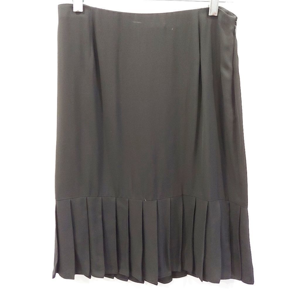 Prada Black Pleated Skirt Size 42 IT Size 6 US